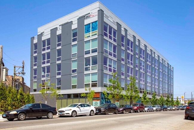 Building Photo - 2340 N California Ave