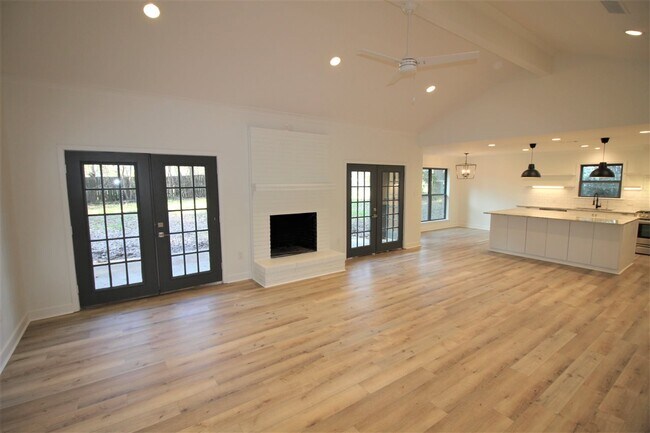 Building Photo - 411 Turtle Creek Dr