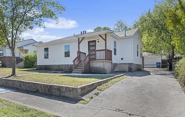 Building Photo - Light & modern Oak Cliff home by Martin Weiss Park