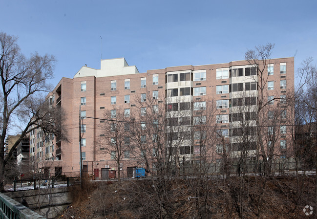Building Photo - Springhurst Dowling