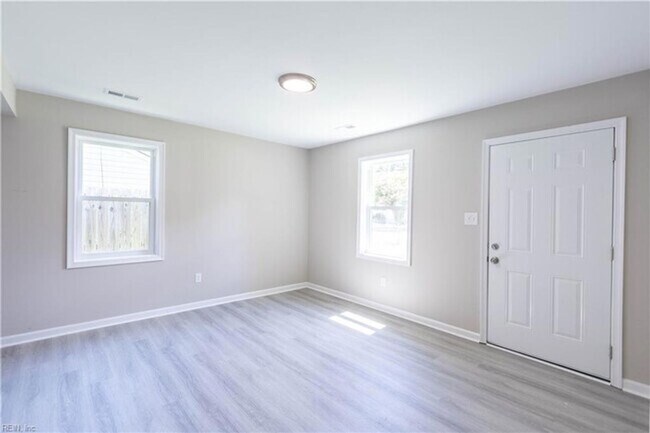 Building Photo - 55 Phelps Cir