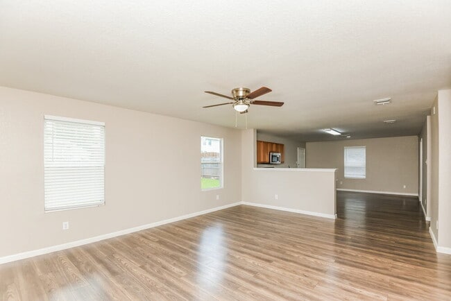Building Photo - 4936 Water Ridge Ln