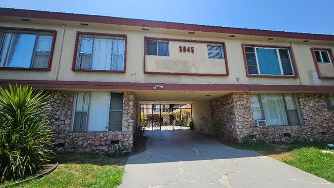Building Photo - 3945 Stevely Ave