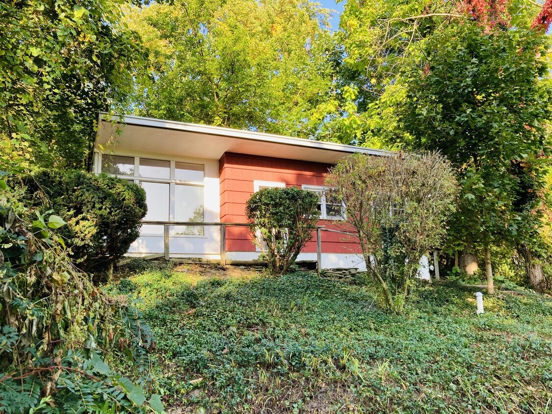 Primary Photo - 114 Sprague Ln