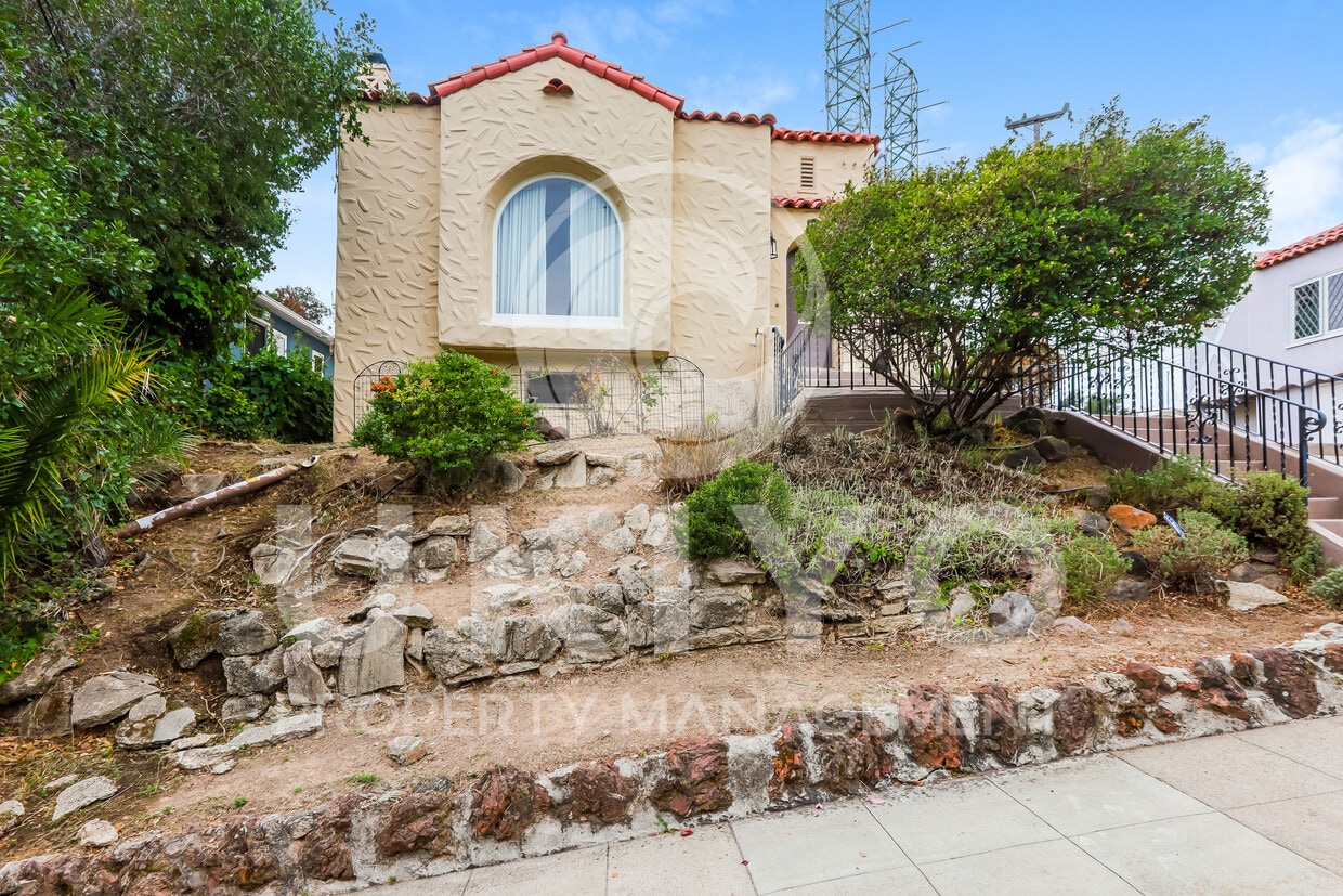 Foto principal - 4753 El Centro Ave