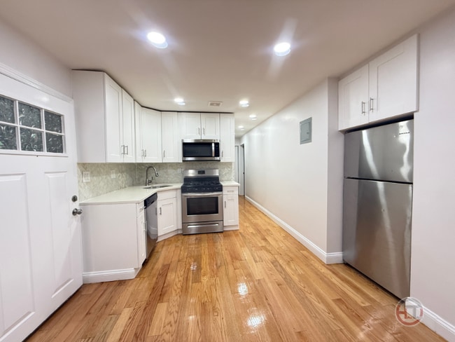 Photo - 1720 Williamsbridge Rd Townhome