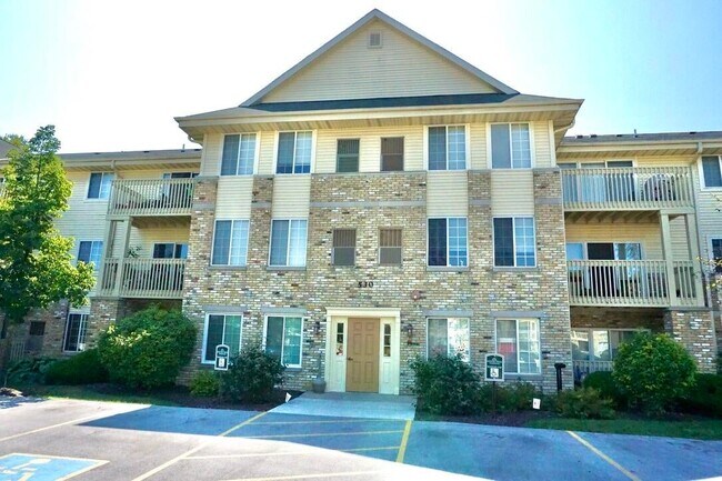 Foto del edificio - 530 Windstone Dr