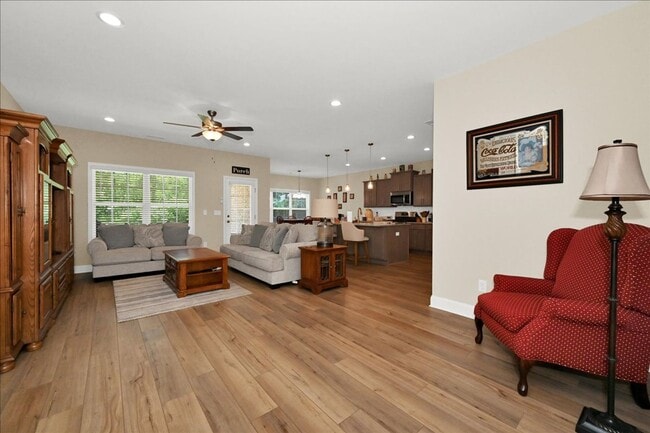 Building Photo - 3 Bedroom, 2 Bath brick home.