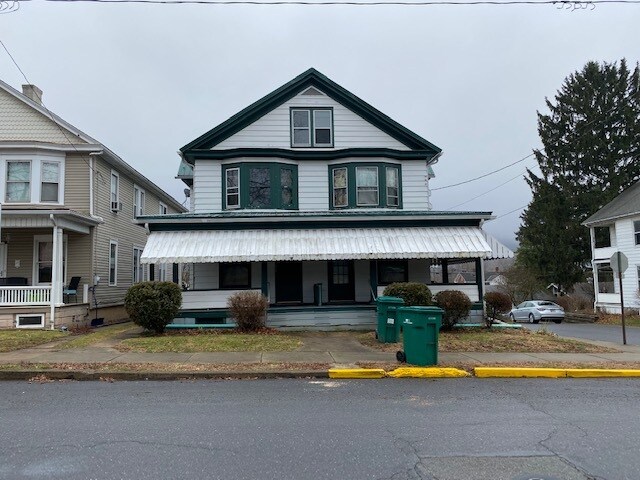Primary Photo - 606 Center St