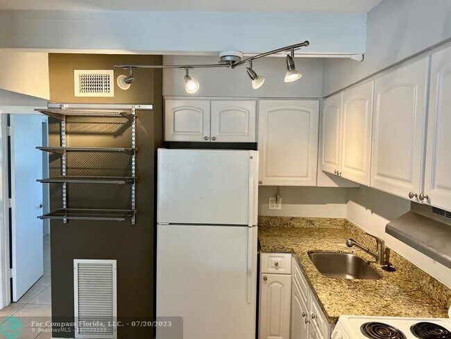 Foto del edificio - 2124 NE 5th Ave