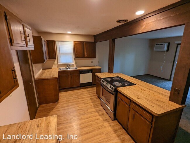 Building Photo - 2 br, 1.5 bath House - 2714 Forest Lane