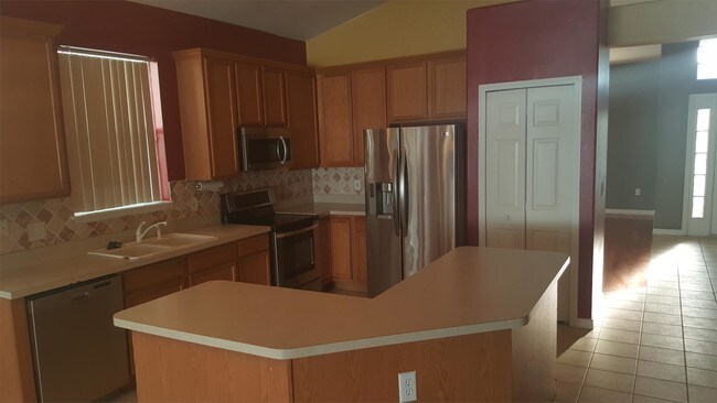 Building Photo - 2130 Windcrest Lake Cir