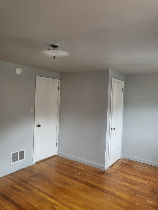 Foto principal - 2445 Brookwood St