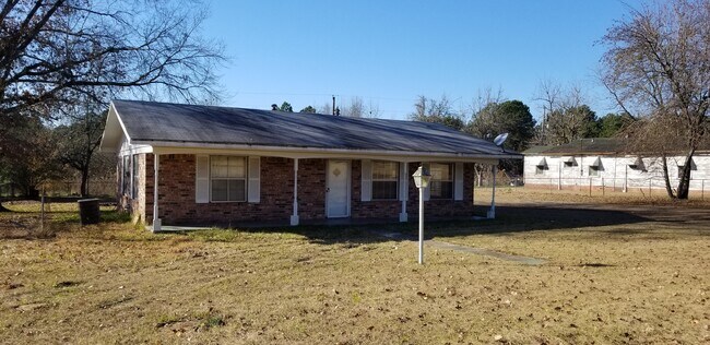 Nice 2 Bedroom Brick House - 89 James Ln