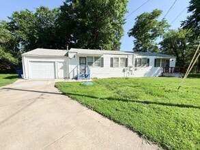 Building Photo - 14 Lincoln Cir
