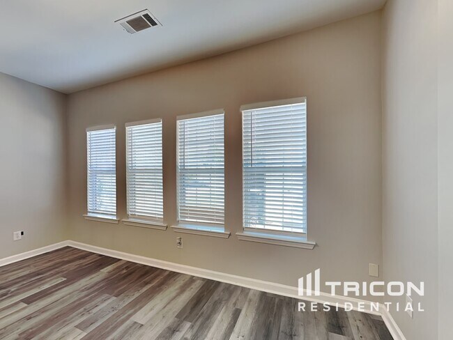 Foto del edificio - 606 Brookwater Dr