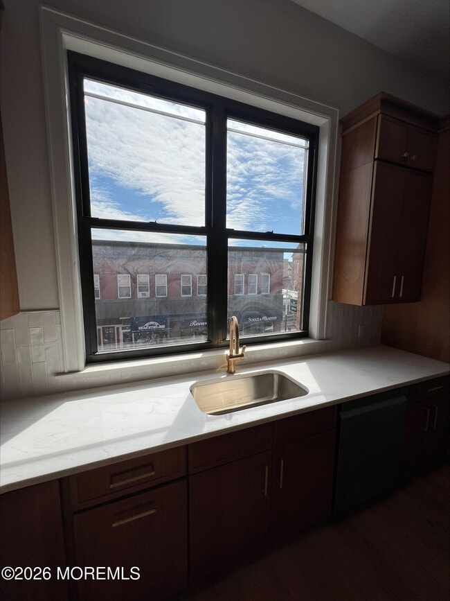 Building Photo - 42 Monmouth St