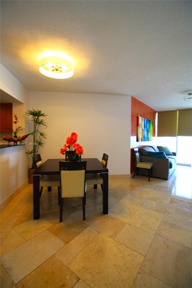Foto del edificio - 16699 Collins Ave