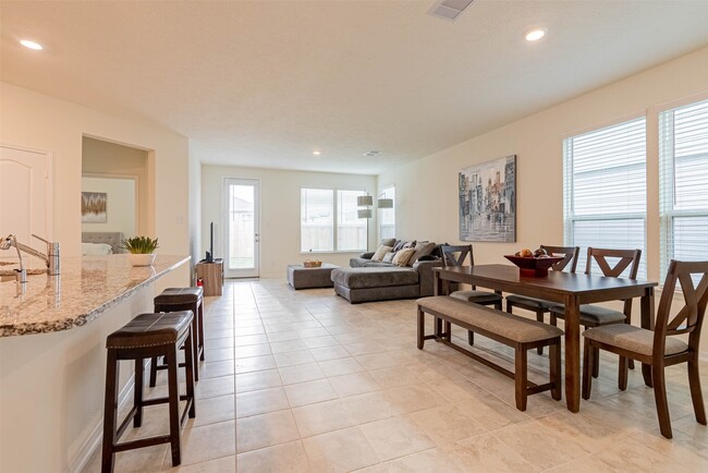 Building Photo - 2114 Damasi Ln