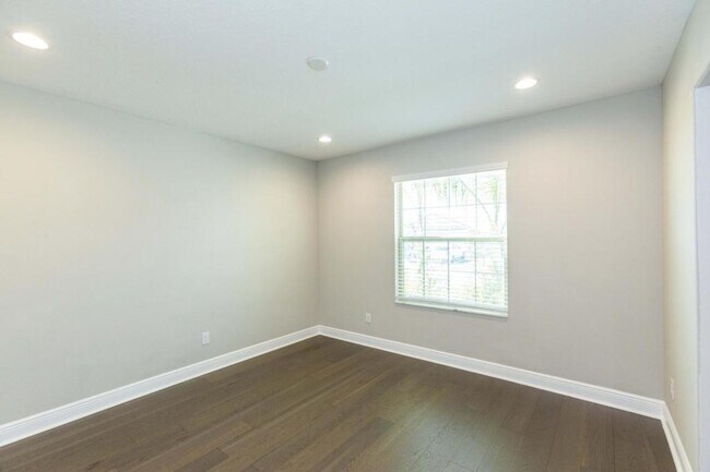 Building Photo - 6255 Spring Crayfish Ave