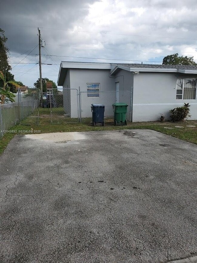 Building Photo - 14721 SW 104th Ave