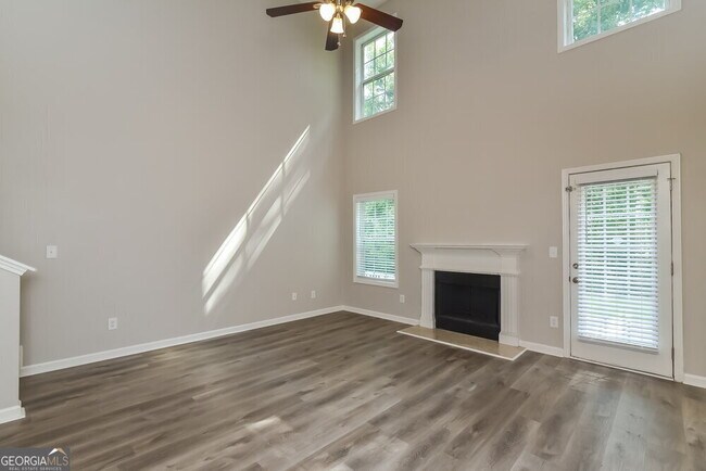 Foto del edificio - 6695 White Walnut Way