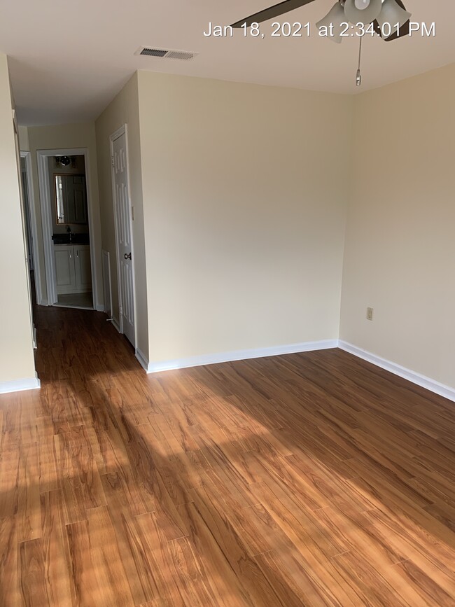 Building Photo - 15 Ebony Ct