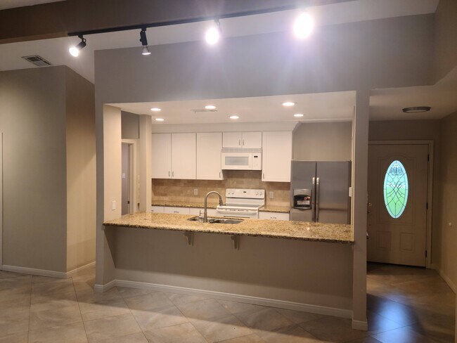 Building Photo - 34 Fallshire Dr