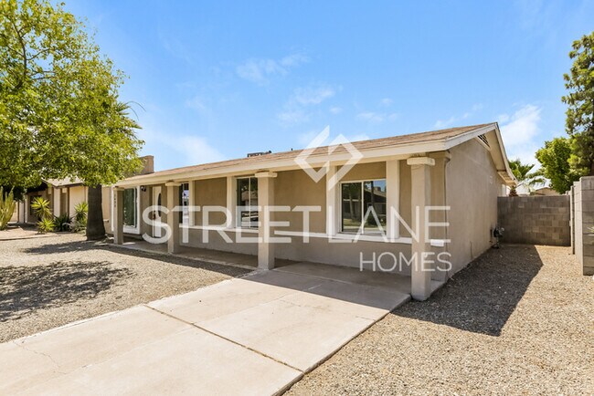 Building Photo - 4 Bedroom/2 Bath  in North Phoenix