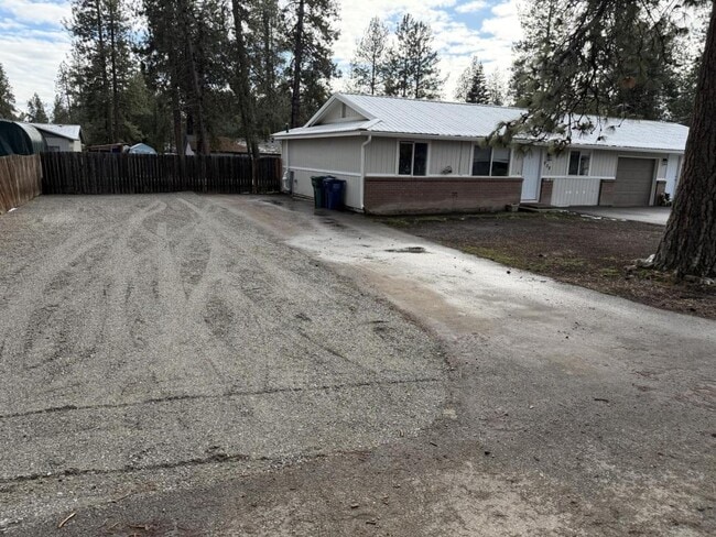 Building Photo - 908 E Violet Ave