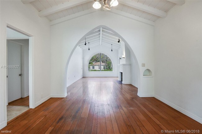 Foto del edificio - 4 br, 3 bath House - 820 NE 80th St