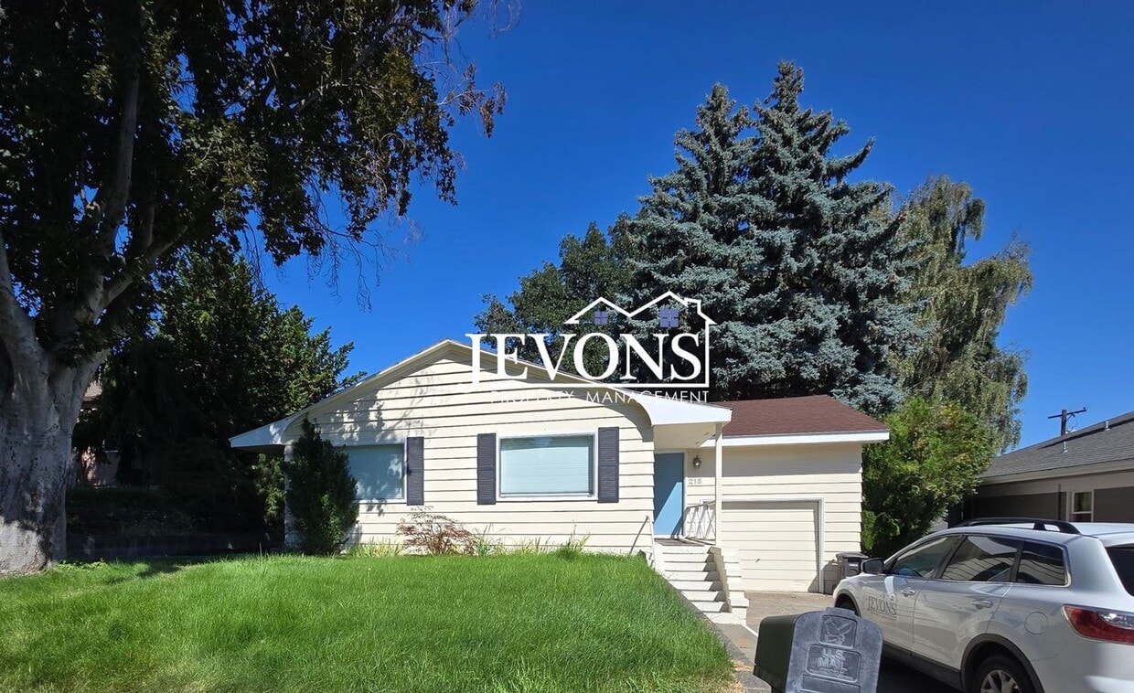 Primary Photo - 3 bedroom home with washer and dryer – Min...