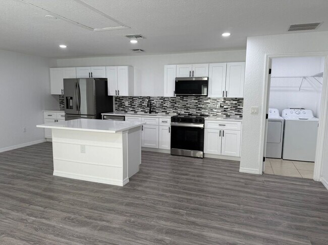 Foto del edificio - 12948 SW 62nd Street Rd