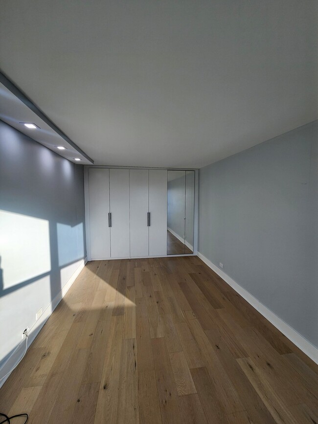 Foto del edificio - 1560 N Sandburg Terrace