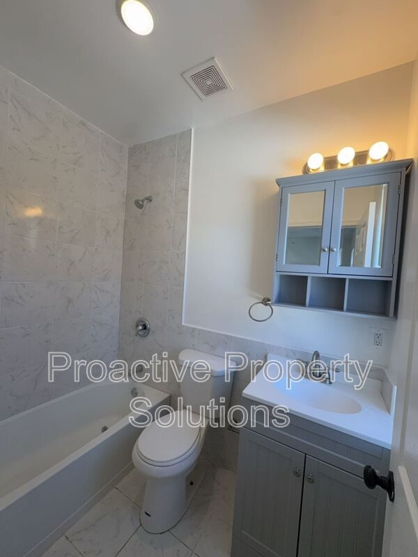 Foto del edificio - 730 N Main St