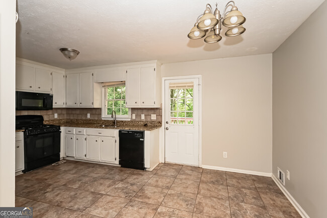 Building Photo - 2094 Toonigh Rd