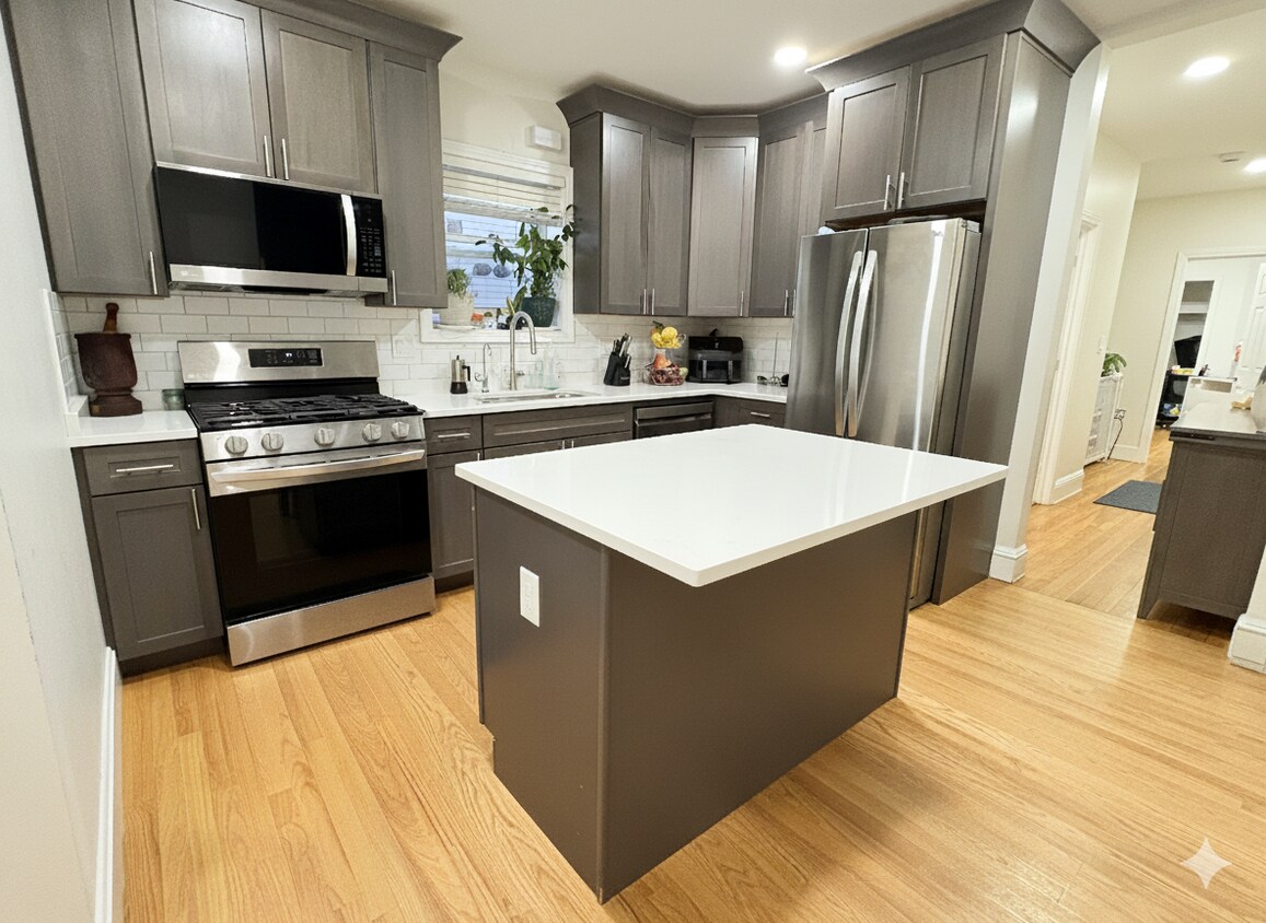 Foto principal - 149 Glenway St