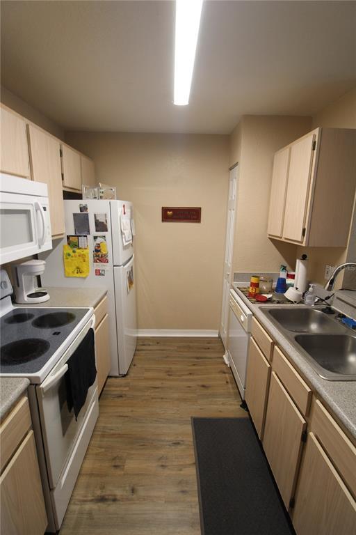 Building Photo - 8933 Manor Loop