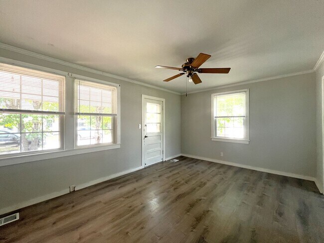 Foto del edificio - Excellent Location Near Old Hickory Lake