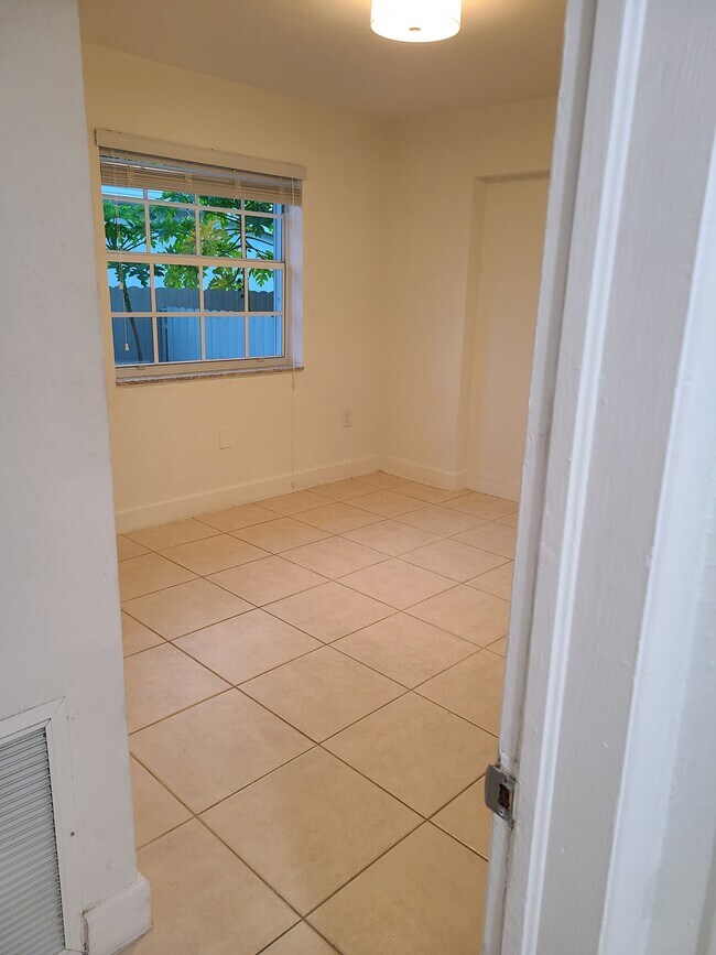 Foto del edificio - 411 SW 79th Ave