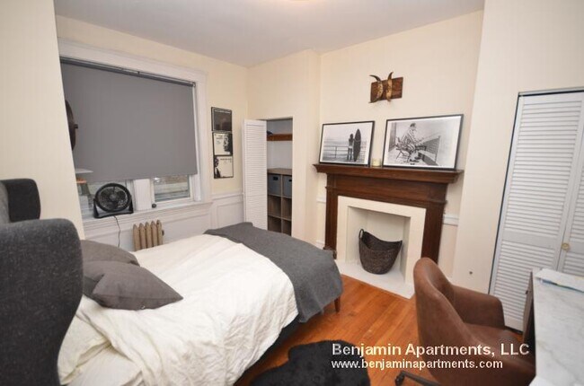 Building Photo - 322 Saint Paul St