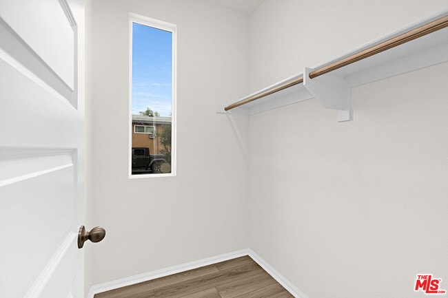 Building Photo - 220 Lockhart Wy