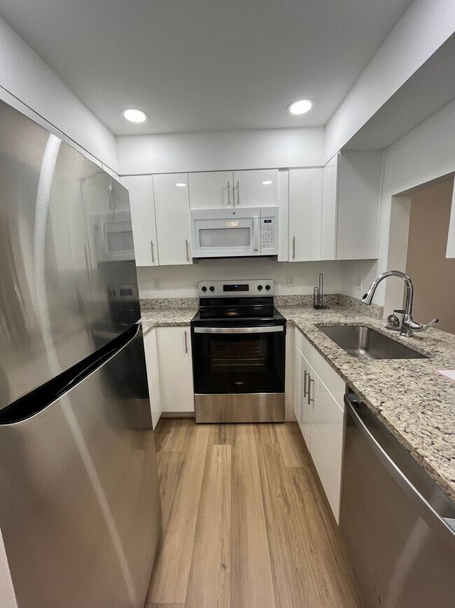 Building Photo - Newly Renovated 1/1 in Poppleton Creek--Partially furnished