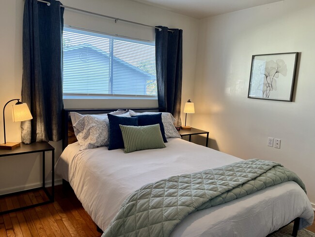 Building Photo - Pet-friendly Ground level Modern apartment