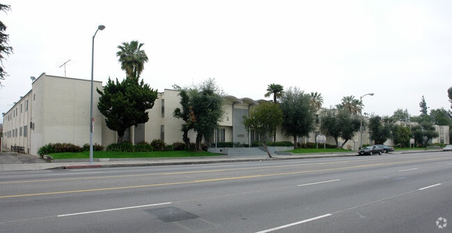 Building Photo - Windsor Village