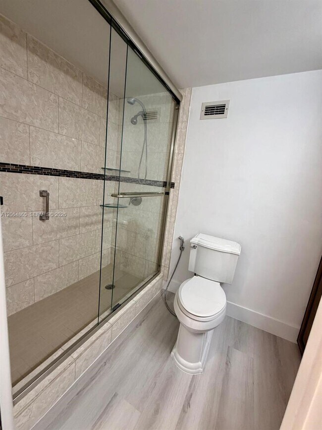 Foto del edificio - 3725 S Ocean Dr