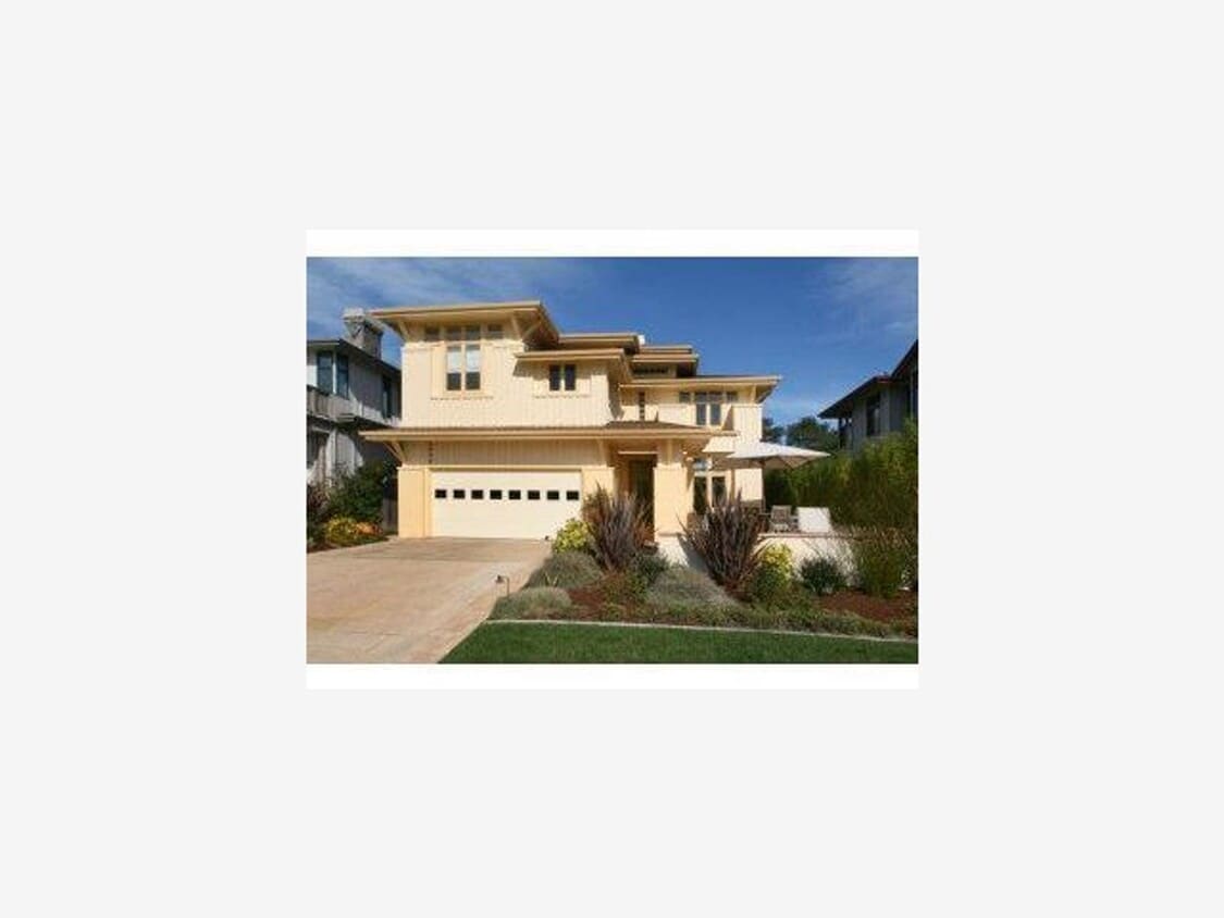 Big luminous house in private neighborhood... House Rental in Santa