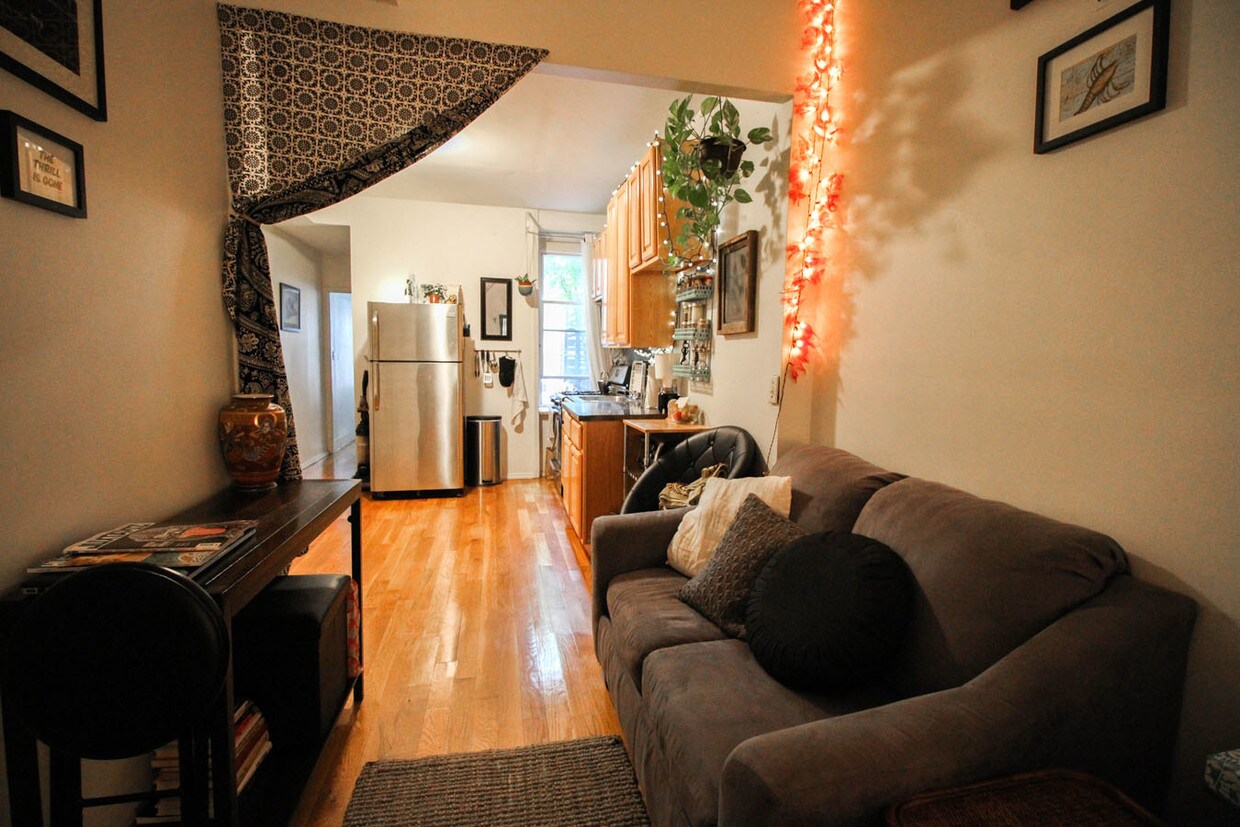 Primary Photo - 1044 Flushing Ave