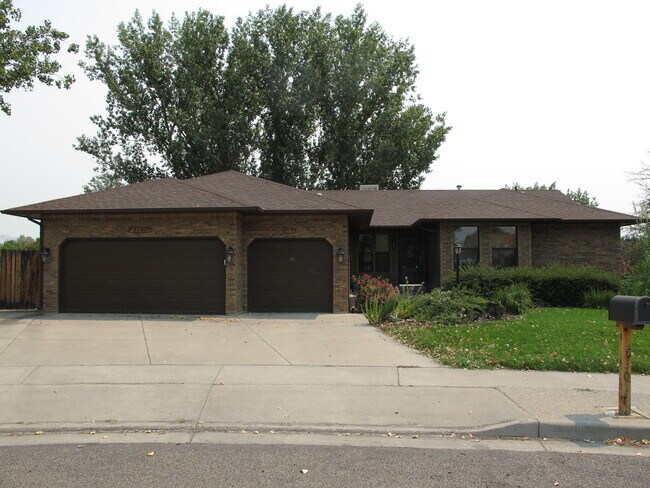 Building Photo - 3530 Ponderosa Way