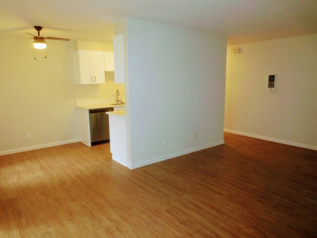 Building Photo - 1 bd 1 bath Condo in the Heart of San Carlos